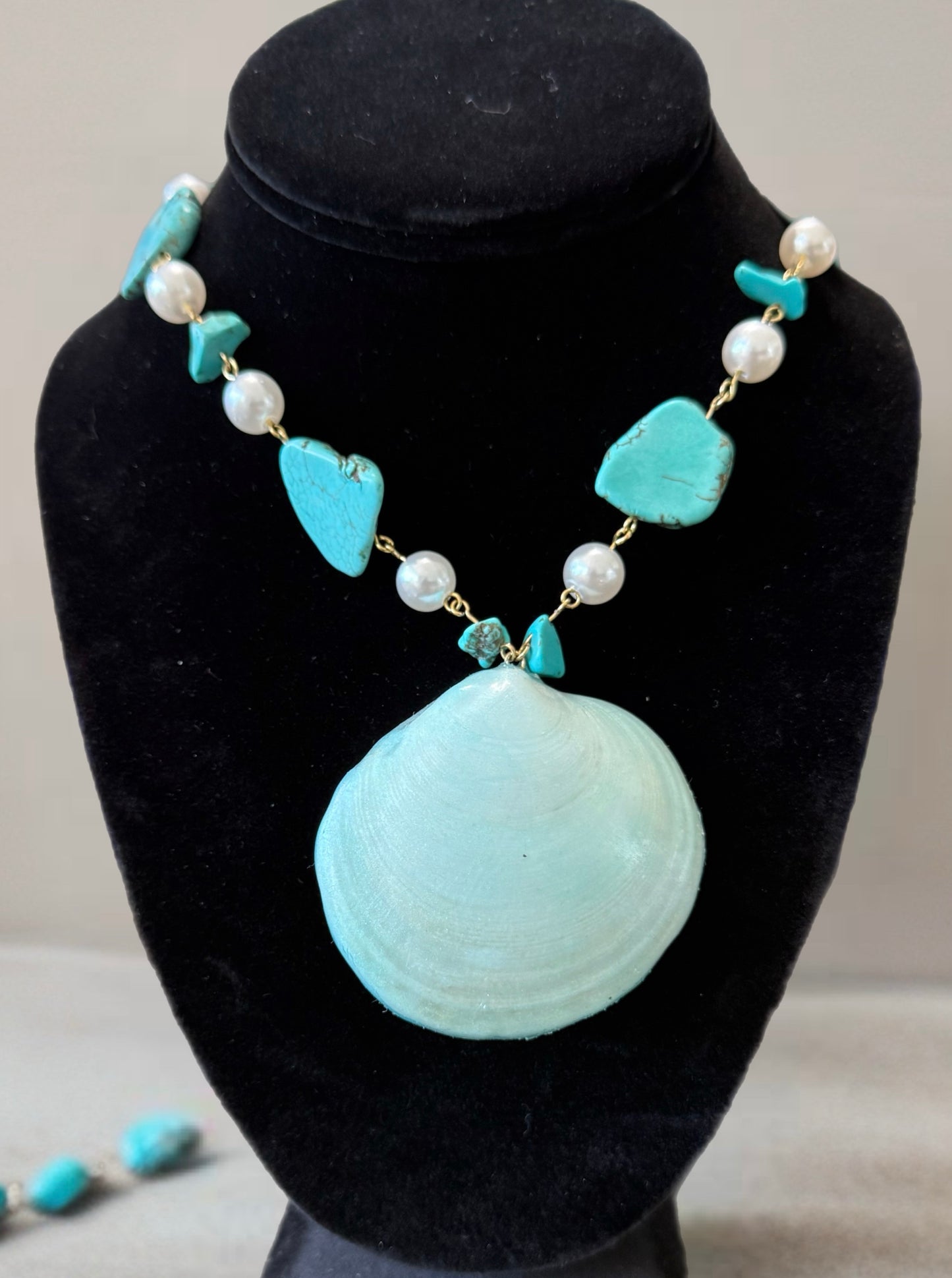 Turquoise Mar-Clam